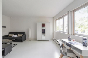 Bright studio with parking 10 min away from Paris and La Défense - Welkeys